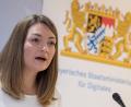Archivbild: Peter Kneffel/dpa
Judith Gerlach (CSU), bayerische Staatsministerin für Digitales, spricht sich für das Digitalgesetz für Bayern aus.
