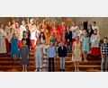 Bild: Alfred Bäumler/exb
In der Herz-Jesu-Kirche in Weiden spendete Prälat Johann Neumüller (hinten, Sechster von rechts) 16 Mädchen und Buben aus der Pfarreiengemeinschaft Rothenstadt-Etzenricht das Firmsakrament.