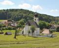 Bild: no
Die Filialkirche St. Magdalena mit Blick auf einen Teil der Ortschaft Götzendorf.