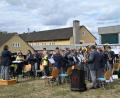Bild: sak
Beim Gemeinschaftschor der Werkvolkkapelle Schlicht spielen Jugendorchester und Orchester unter der Leitung von Dirigentin Sabine Kredler den "Bundeswehr-Marsch"