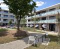 Bild: Stephan Huber
Das Senioren-Servicehaus der Sozialteams GmbH aus Regensburg wurde am Freitag in der Breslauer Straße in Amberg eröffnet. Die Mieter der darin zur Verfügung stehenden 53 Apartments haben rund um die Uhr Betreuung im Haus und können Zusatzangebote zur Pflege, Hauswirtschaft oder Versorgung buchen.