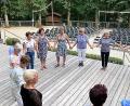 Bild: rgr
Mitglieder des Katholischen Frauenbundes tanzten auf der Naturbühne am Schönberg.