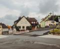 Bild: sfo
Die Arbeiten in der Silberstraße Bärnau (rechts im Bild, auch Silberberg genannt) sollen im August starten. Sie wird an die unten vorbeiführende Bahnhofstraße und Philipp-Mühlmayer-Straße angeglichen.