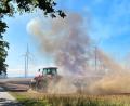 Symbolbild: Amira Gollnisch/dpa
Dunkle Rauchwolken steigen während eines Feuers auf einem Getreidefeld in den Himmel. Durch die lange Trockenheit und etliche Feldbrände sind die Ernten im Landkreis Neustadt/WN deutlich schlechter als gewünscht.