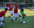 Archivbild: Andreas Brückmann
Der Gebenbacher Nico Becker (rechts) im Zweikampf mit Michael Plänitz vom ASV Cham. Vier Tage nach dem Spiel in der Bayernliga Nord steht das Oberpfalzderby auch in der ersten Runde des BVF-Pokals auf dem Programm.