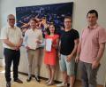 Bild: Holzgartner/exb
Die Gemeinschaftsvorsitzenden Richard Tischler (links) und Martin Schwandner (rechts) gratulierten zusammen mit dem stellvertretenden Geschäftsleiter Christian Hechtl (Zweiter von rechts) Franziska Wittmann und Markus Gebhard zur erfolgreichen Weiterqualifizierung.