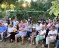 Bild: rgr
Das Publikum im Garten der Familie Müller hat viel zu lachen beider Premiere des "Bühnensommers im Theaterdreieck".