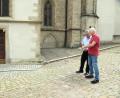 Bild: Gerhard Goetz 
Mit der Außensanierung der Pfarrkirche soll im nächsten Jahr begonnen werden. In diesem ersten Bauabschnitt ist geplant, den ursprünglichen, verschlossenen Zugang ( im Hintergrund als zugemauerter Bogen sichtbar) wieder zu öffnen. Pfarrer Hannes Lorenz (links) und Architekt Hermann Hösl besprechen Pläne zur Sanierung.