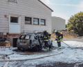 Bild: sfo
Ein Dienstfahrzeug des Bärnauer Bauhofs brannte am Dienstagvormittag vollständig aus. Die Feuerwehrleute konnten das Feuer innerhalb weniger Minuten löschen.