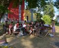 Bild: ban
Der Zitherclub Erbendorf musiziert unter der Leitung von Dirigentin Veronika Hille (rechts) im Stadtpark und präsentiert ein kunterbuntes Repertoire.