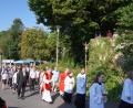 Bild: fvo
Unter den Tönen der Trachtenkapelle Waldthurn geht es zum Gotteshaus.