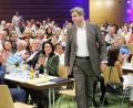 Bild: Rudolf Hirsch
Mit viel und langanhaltendem Applaus wird der Bayerische Ministerpräsident und CSU-Vorsitzende Markus Söder in der Schwandorfer Oberpfalzhalle empfangen. Er ist der Festredner zur Feier von 75 Jahre CSU-Ortsverband Schwandorf und 50 Jahre Kreisverband.