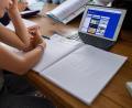 Symbolbild: Guido Kirchner/dpa
An der Jobst-vom-Brandt-Schule in Waldershof verfügen nun alle Kinder über I-Pads.