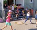 Bild: sei
Die Grundschüler sammeln beim Spendenlauf rund 5000 Euro für drei Organisationen.