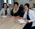 Bild: wro
Alexandra Siller (Mitte) arbeitet eng mit den Schulleitungen zusammen. Rechts im Bild Inge Dick von der Grundschule und links stellvertretende Mittelschulleiterin Cornelia Heller-Trinks.