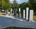Bild: jr
Ab 1. August kann die neue Urnen-Stelenanlage auf dem Friedhof in Konnersreuth genutzt werden. Dazu waren nun Satzungsänderungen nötig.