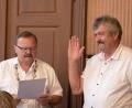 Bild: Susanne Forster
Bärnaus Bürgermeister Alfred Stier ernannte Bernhard Sertl aus Ziegelhütte bei Hohenthan zum Feldgeschworenen für die Gemarkung Hohenthan. Dazu überreichte Stier in einer Stadtratssitzung eine Urkunde.