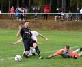 Bild: Gebert
Elfmeter gab es in dieser Szene für den TSV Konnersreuth, als Stefan Bauer (schwarzes Trikot) von Maximilian Menzl (ASV Waldsassen) attackiert wurde. Rechts ASV-Torwart Jan Altrock. Am Ende gab es ein 3:3 im Stiftlandderby.
