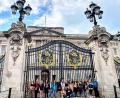 Bild: Peter Ringeisen/exb
Diese Aufnahme zeigt die Reisegruppe vor dem Buckingham Palace.