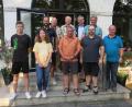 Bild: Heinrich Fraunholz
Das sind die Gewinner des Sommerschießens in den verschiedenen Kategorien mit FSG-Präsident Hanns Peter Oechsner (hinten links), Bürgermeister Franz Badura (hinten rechts) und Sportleiter Peter Hüttner (ganz rechts), die die Siegerehrung vornahmen.