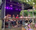 Bild: ige
Beim Freiluftkonzert im Landkutsche-Biergarten präsentierten sich die Bettler über vier Stunden entspannt und doch musikalisch hochwertig.