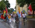 Bild: ak
Die Fahnen beim Festzug zur Eröffnung des Bürgerfestes bewiesen: Speichersdorf ist bunt.