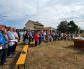 Bild: flt
Viele Besucher waren bei dem angenehmen Sommerwetter zum Festgottesdienst nach Schönthan gekommen.