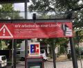 Bild: oy
"Wir arbeiten an einer Lösung!", steht auf einem Banner der Sparkasse über dem Geldautomaten in Rosenberg. Offenbar ist die Sparkasse um Schadensbegrenzung bemüht - bei vielen Bürgern sorgte der Automat zuletzt nämlich für Ärger und Kritik.