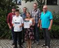 Bild: Regina Kunz/exb
Im Instrumentenkarussell der Blaskapelle Reuth wurden Sarah Totzauer (vorne, von rechts) und Simon Prucker geehrt. Zu ihrer bestandenen D1-Prüfung gratulierten Peter Dotzauer (von rechts), Stefan Wenning, Josef Treml und Felix Käß.