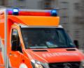 Bild: Fernando Gutierrez-Juarez/dpa/Symbolbild
Ein Rettungswagen der Feuerwehr fährt auf einer Straße.