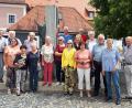 Bild: Christine Etzold/exb
Beim Klassentreffen - ein Gruppenbild durfte nicht fehlen - haben die Teilnehmer zahlreiche Erinnerungen aufgefrischt.
