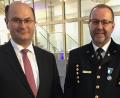 Bild: ksa
Finanzminister Albert Füracker (links) trifft den Landesvorsitzenden der berg- und hüttenmännischen Vereine in Bayern, Armin Kraus aus Sulzbach-Rosenberg.
