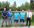 Bild: soj
Bei der Spendenübergabe im Freibad Selingau (von links) die Vorsitzenden Thomas Graf und Bernd Würstl, Rainer und Valentin Filberth sowie Bürgermeister Wolfgang Söllner.