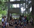 Bild: Umweltstation Waldsassen/exb
Thementag Luft, Naturheilkunde und Stärkung des Herz-Kreislaufsystems, Koch-Workshop und ein Tag im Wald erwartet die siebte Jahrgangsstufe bei der "Schule fürs Leben". Alltagskompetenzförderung im grünen Klassenzimmer mit Natur- und Umweltpädagogin Karo Wenisch (erste Reihe, Dritte von links) von der Umweltstation Abtei Waldsassen.