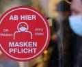 Bild: Bernd Wüstneck
Um vor einer Welle im Herbst gefeit zu sein, sieht das nun beschlossene Infektionsschutzgesetz die Möglichkeit zur Einführung einer Maskenpflicht vor.