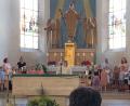 Bild: wrm
In einem Gottesdienstes in der Stadtpfarrkirche St. Emmeram werden die 29 Vorschulkinder der Kinderoase verabschiedet.
