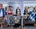 Bild: gz
Das Ensemble mit (von links) Günter Wein mit Akkordeon, Elmar Walter mit der Tuba, vorne das Gesangsduo Norbert Rossmann und Lisa Grießl, Holger Müller am Schlagzeug, Sigi Feldmeier am Tenorhorn, Christian Wein mit der Klarinette und Sepp Bierlmeier mit Trompete sorgt für Stimmung.