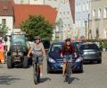 Bild: Wolfgang Steinbacher
Drängler, die von hinten anschieben, Gegenverkehr, Hindernisse: Die Sulzbacher Altstadt ist keine fahrradfreundliche Zone, Radwege gibt es hier nicht. Die Grünen-Stadträtinnen Gaby Mutzbauer (links) und Yvonne Rösel kennen das aus eigener Erfahrung.