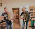 Bild: Anita Holub-Franke
Beim Musikantentreffen „Zum Michl“ in Waldthurn der Nordoberpfälzer Musikfreunde dabei: Alois Lindner (links) und Nico Steinbrecher (rechts).