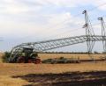 Bild: Thomas Schmitz
Ein 16 Jahre alter Landwirt hat mit seinem Traktor den Mast einer Hochspannungsleitung umgeknickt und so einen großflächigen Stromausfall mit Zehntausenden Betroffenen verursacht. Teile der Kreise Euskirchen und Düren sowie des Rhein-Erft- und Rhein-Sieg-Kreises seien ohne Strom, sagte eine Sprecherin des Verteilnetzbetreibers Westnetz am Donnerstag. (zu dpa «16-jähriger Bauer fährt mit Traktor Mast um - Zehntausende ohne Strom») +++ dpa-Bildfunk +++