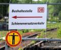 Symbolbild: Carsten Rehder dpa
Auf einem Bahnhofsgelände weist ein Schild auf den Schienenersatzverkehr hin. Die Bahn ist nur ein Beispiel für den Investitionsstau. Die öffentliche Infrastruktur ist vielerorts marode. Der Rückstau beträgt 450 Milliarden Euro.