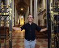 Bild: Wolfgang Steinbacher
In der kühlen Basilika St. Martin lässt es sich aushalten, das findet nicht nur der Amberger Stadtpfarrer Thomas Helm.