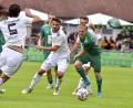 Archivbild: Hubert Ziegler
Der Ammerthaler Raffael Kobrowski (rechts) im Laufduell mit seinem Gegenspieler. Im Heimspiel am Sonntag hat die DJK die U21-Mannschaft des Zweitligisten SSV Jahn Regensburg zu Gast.