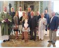 Bild: jzk
Stadtpfarrer Thomas Kraus (links) gratulierte Heinrich und Angela Sonnek (vorne, Bildmitte) 
zur Diamantenen Hochzeit.