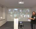 Bild: Wolfgang Herzer
Thomas May bei der multimedialen Eröffnung im Kunstverein Weiden.