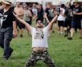 Bild: Frank Molter/dpa
Pure Freude nach der Eröffnung des Infields auf dem Festivalgelände des Wacken Open Air 2022 (WOA).