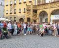 Bild: Elisabeth Triller/exb
Vor dem Rathaus machten die Teilnehmer des Stadtrundgangs ein Erinnerungsfoto.