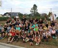 Bild: soj
Einen tollen Tag erlebten die Kinder beim Ferienprogramm der Gemeinde. Mit auf dem Bild Jugendbeauftragte Nadine Prechtl (sitzend rechts), Geschichtenerzähler Martin Exner (hinten, von rechts) und Bürgermeister Wolfgang Söllner sowie Vertreter der Jungen Union und der Feuerwehr.