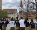 Archivbild: frd
Auch beim Maibaumaufstellen in diesem Jahr in Pertolzhofen zeigten die Golaner wieder vollen Einsatz.