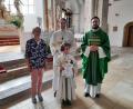 Bild: Karl Gerstenhöfer/exb
Pfarrer Johannes Arweck dankte (von links) Bärbel Panhans-Baumer, Carolin Gerstenhöfer und Veit König für ihre Dienste in der Kirche.